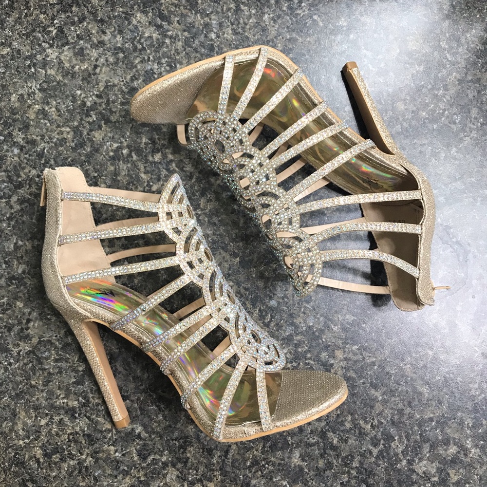 Gold sparkle Winsor 3.5 in heels. Sz 6.5